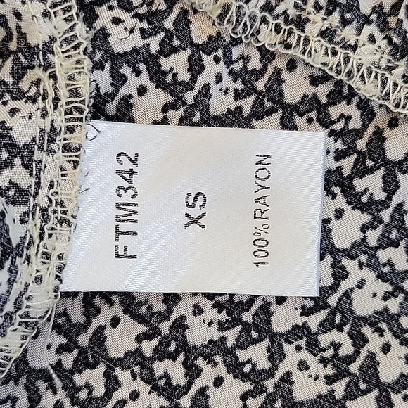 Anthropoligie THML Fluted Sleeve Top - Picture 7 of 8